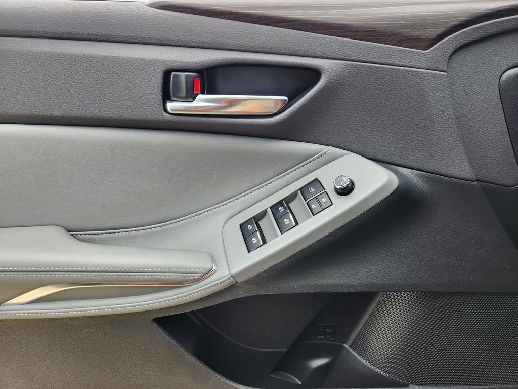 Used 2020 Brownstone Toyota Hybrid XLE image 25