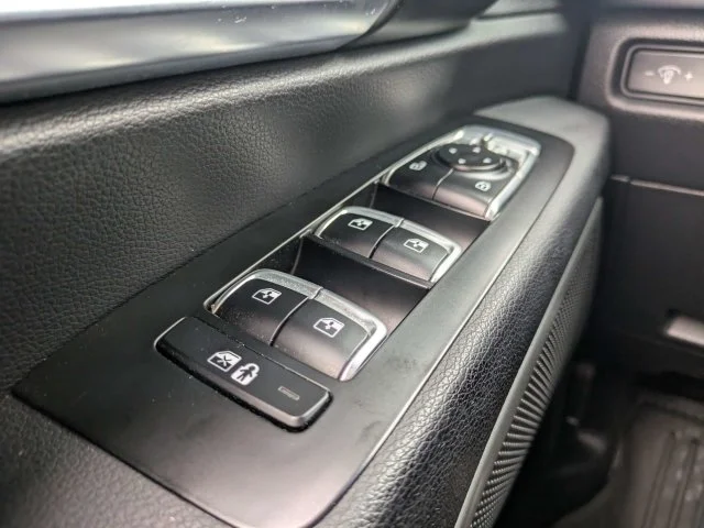 Used 2022 Black Kia EX image 27