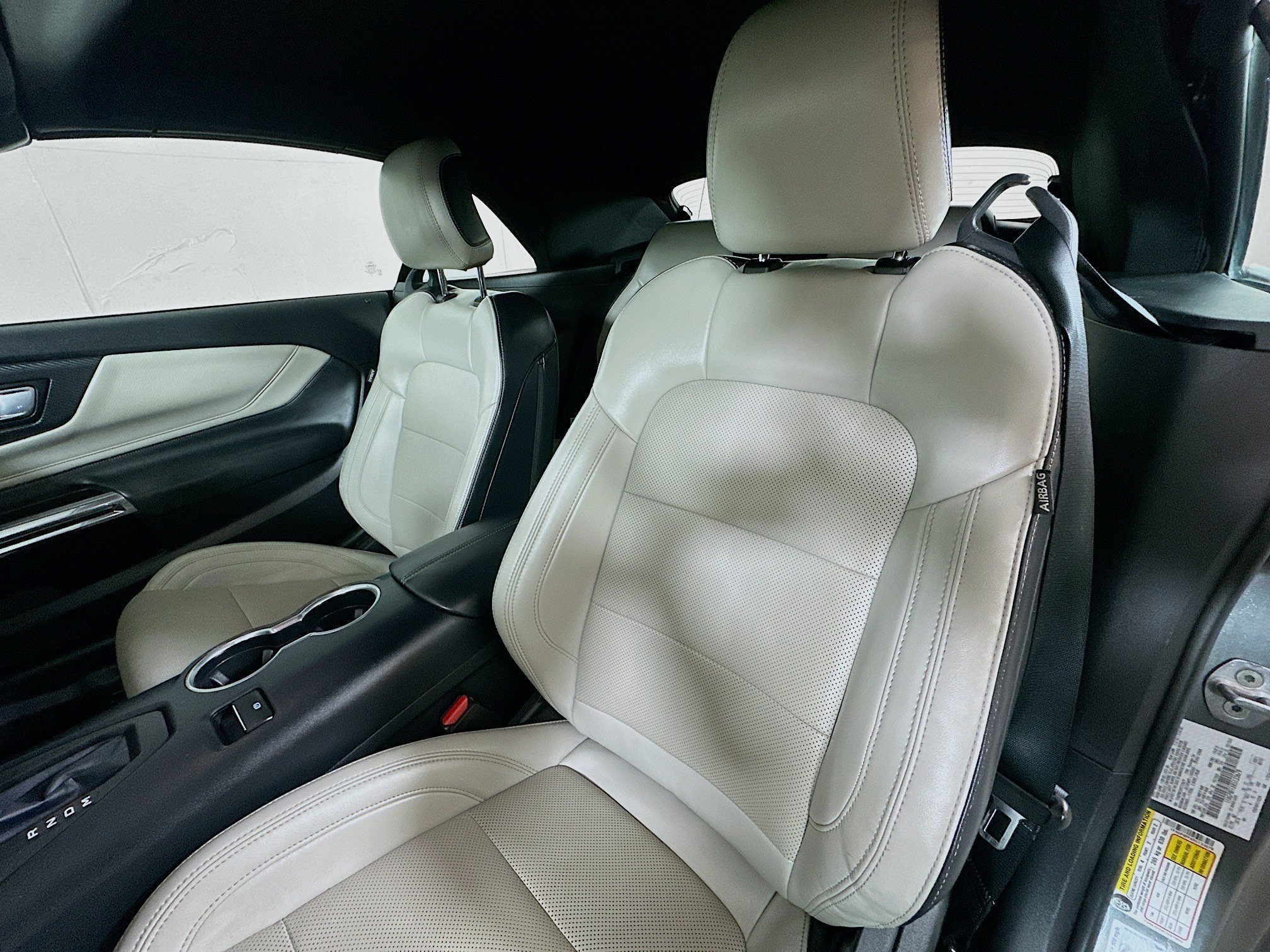 Used 2024 Gray Metallic Ford GT Premium image 20