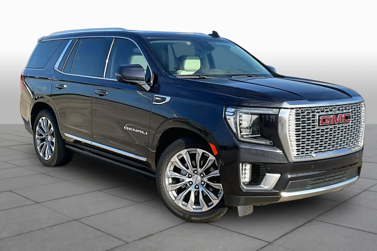 Used 2023 Titanium Rush Metallic GMC Denali image 2