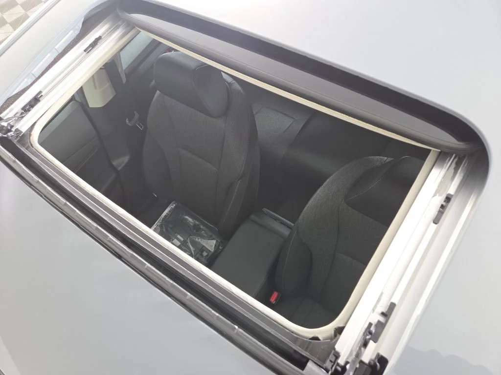 New 2026 Urban Gray Pearl Honda SE image 2