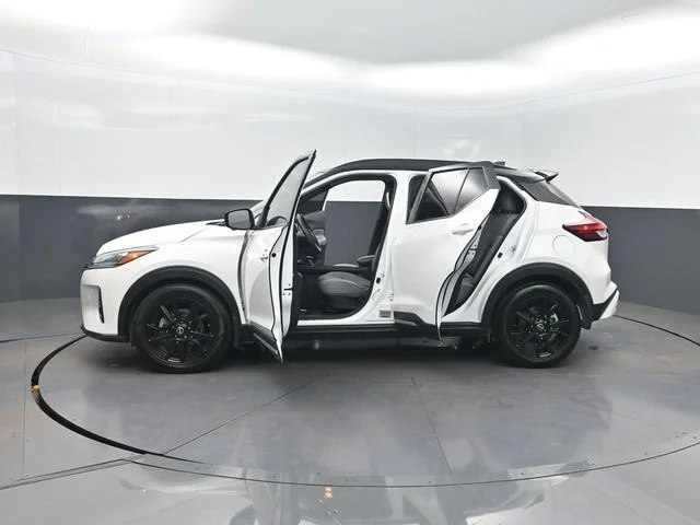 Used 2023 White Nissan SR image 42