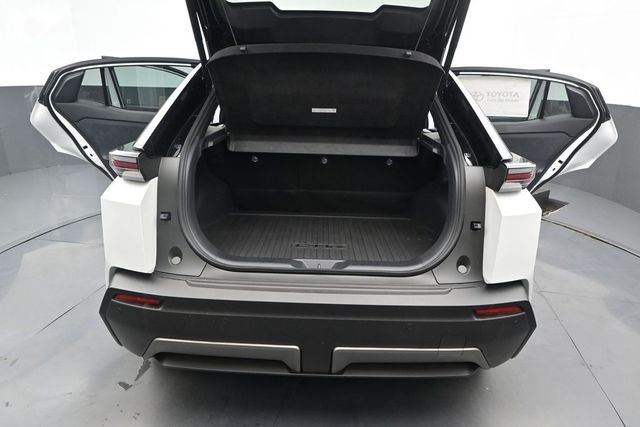 New 2026 Wind Chill Pearl/Black Toyota XSE image 14