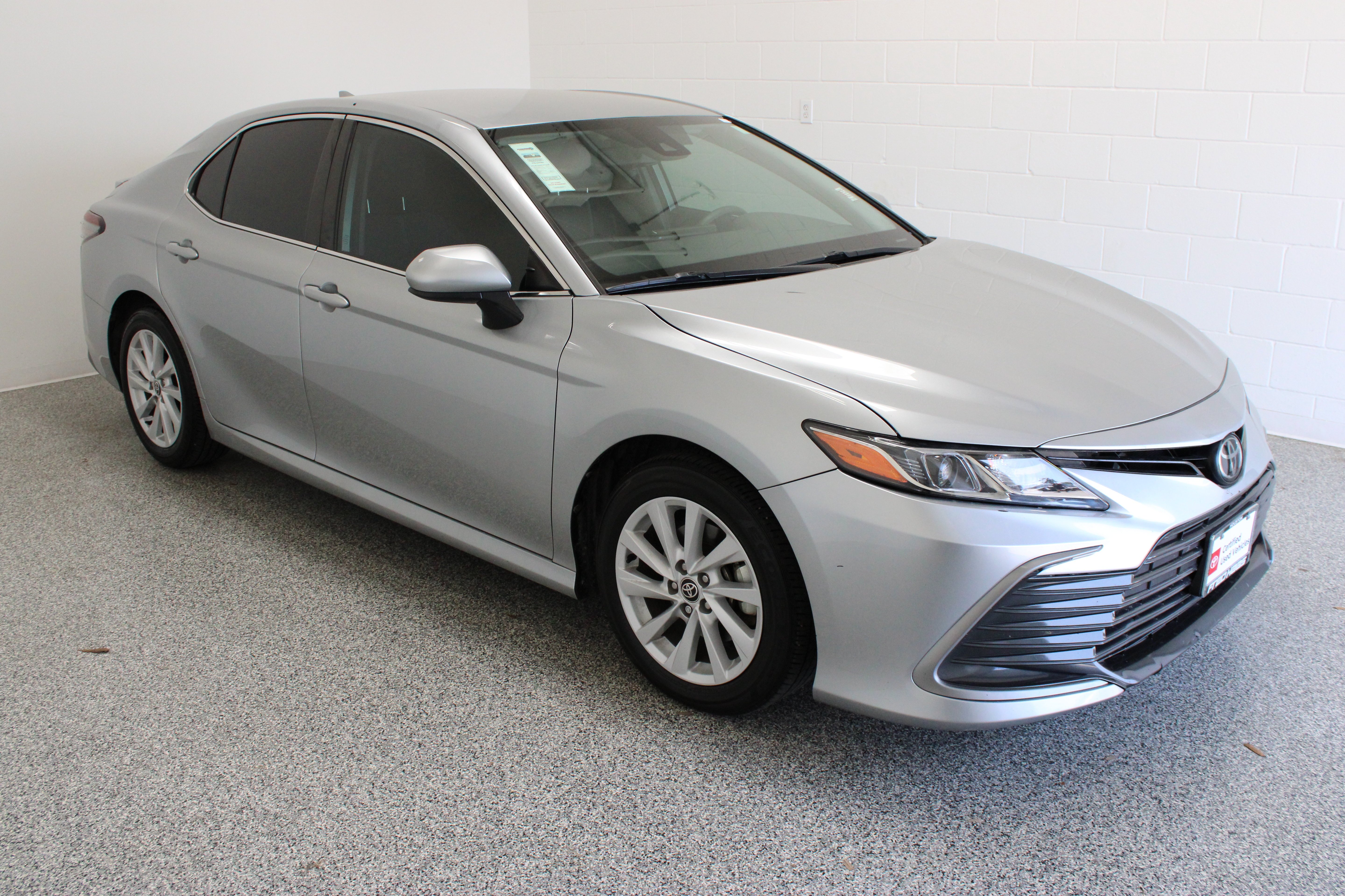 Certified Used 2022 Celestial Silver Metallic Toyota LE 2.5L image 4