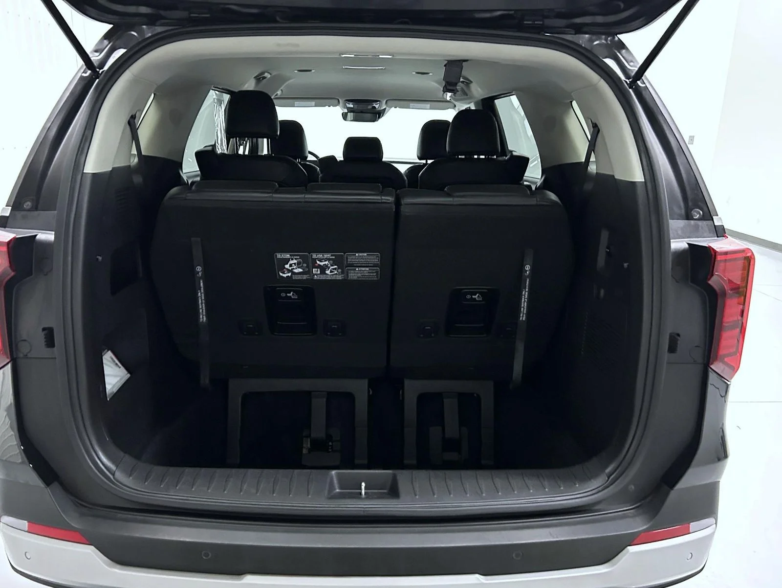 Used 2025 Black Kia LXS image 20