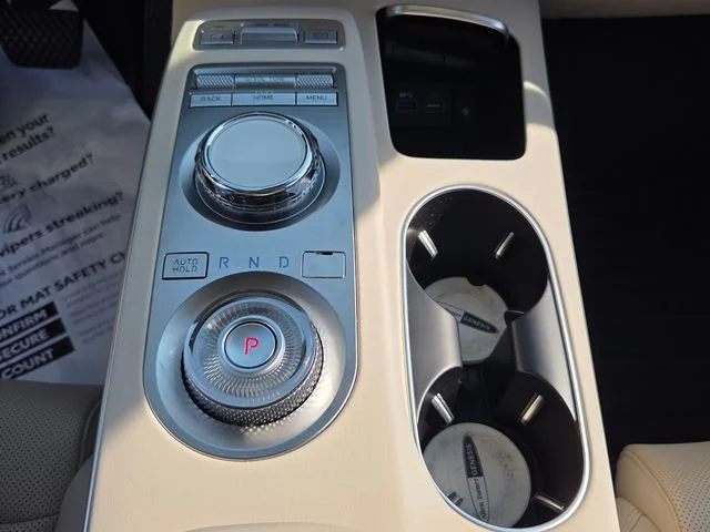 Used 2025 White Genesis 2.5T image 18