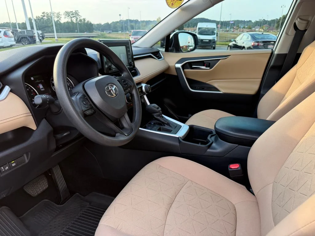 Used 2022 White Toyota XLE image 4