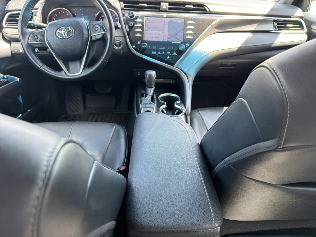 Used 2018 Super White Toyota XSE V6 image 14