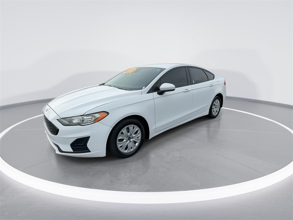 2019 Ford Fusion S photo 4