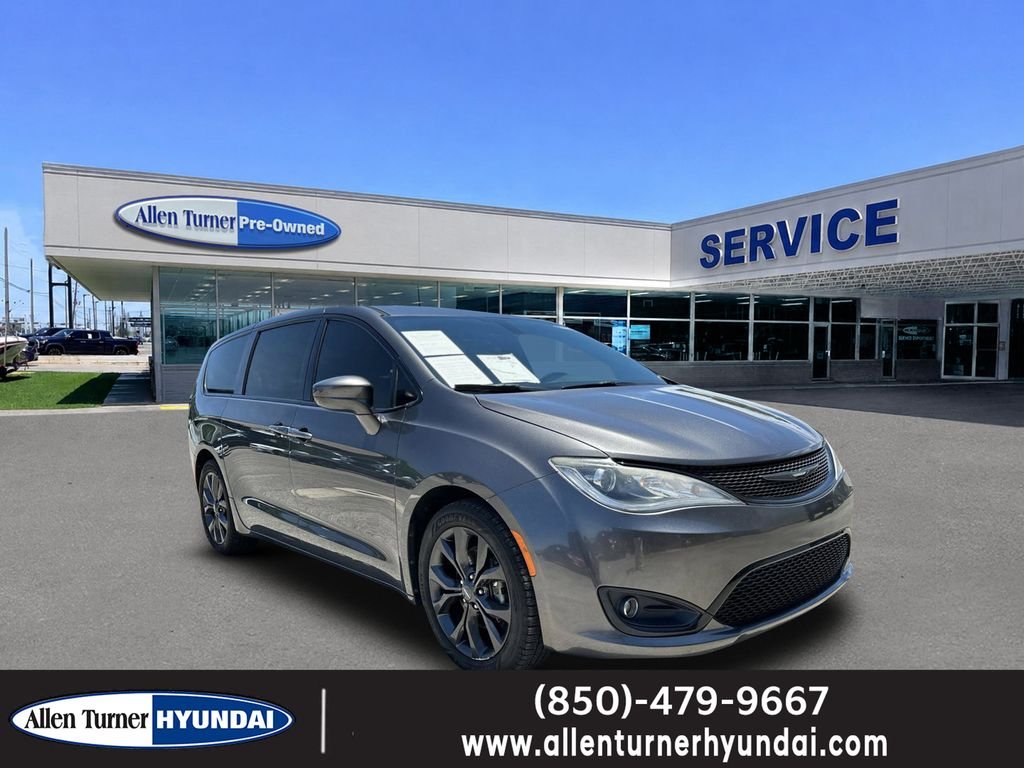 2019 Chrysler Pacifica Touring Plus's photo