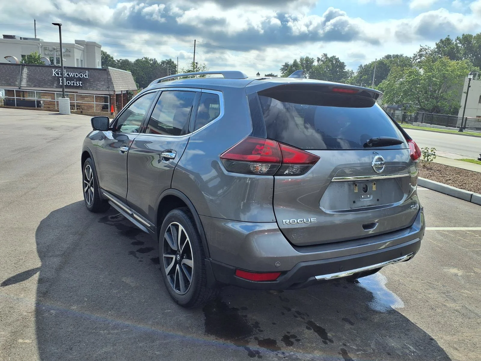 Used 2019 Gun Metallic Nissan SL image 27