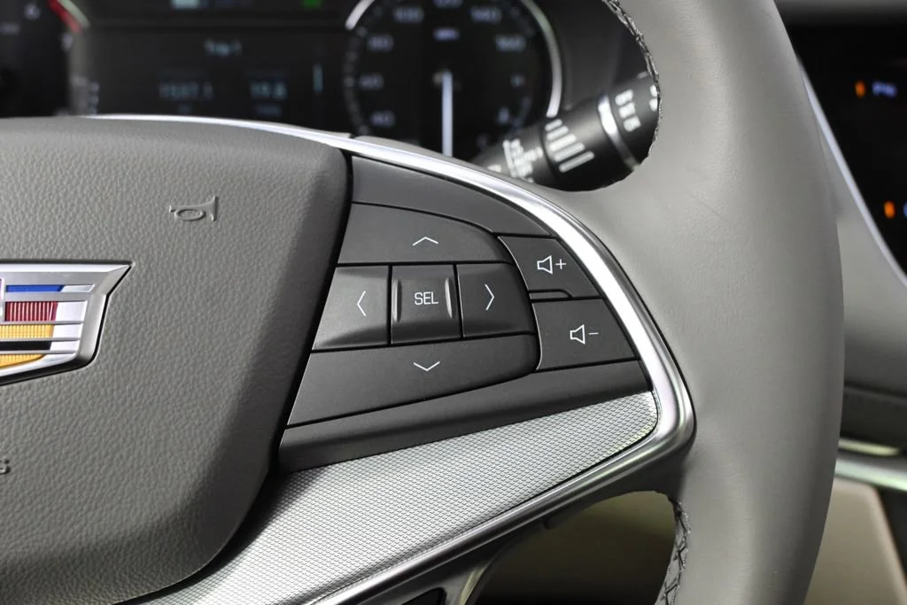 New 2025 Crystal White Tricoat Cadillac Premium Luxury image 34