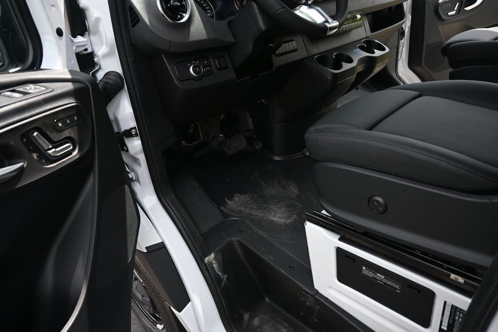 New 2026 Arctic White Mercedes-Benz Cargo 170 WB image 7