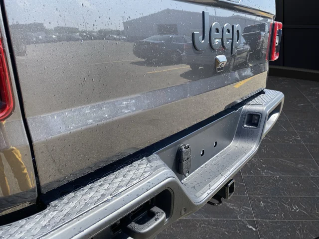New 2025 Granite Crystal Metallic Clear-Coat Exterior Paint Jeep Willys image 35