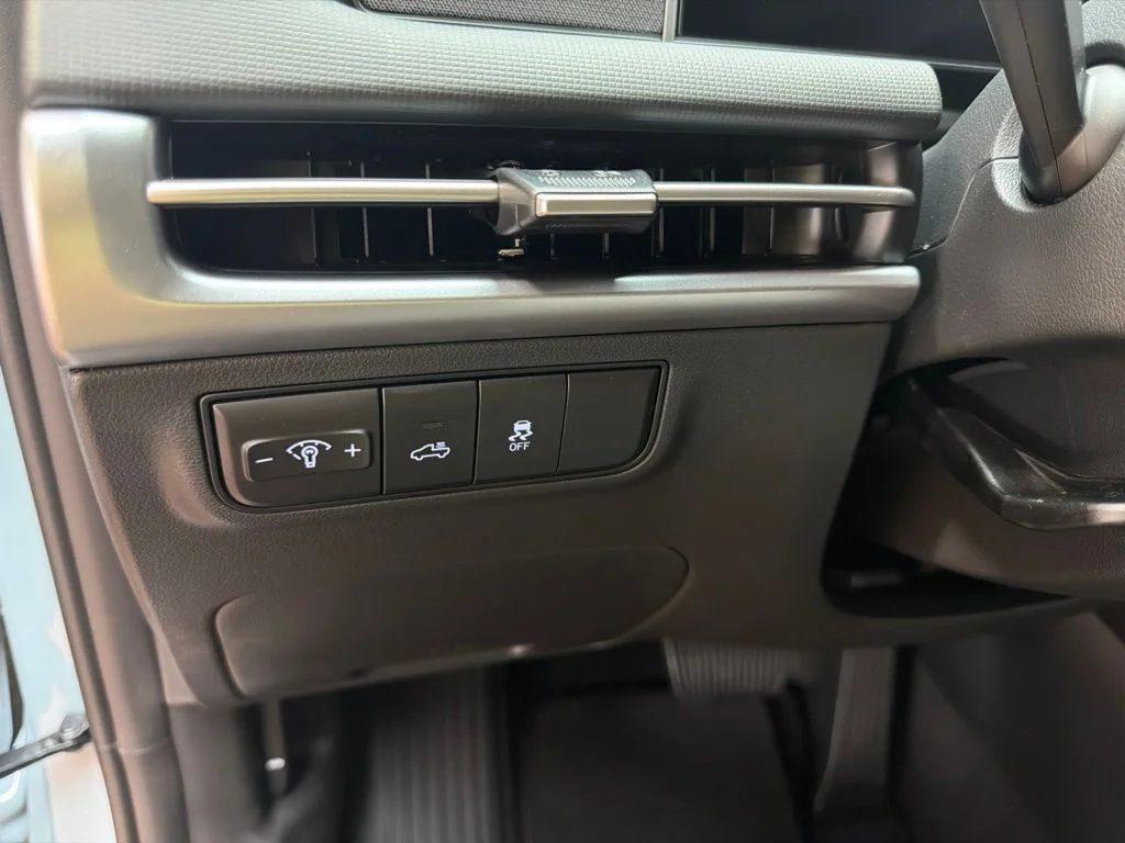 New 2027 Blue Stone Hyundai SE image 25
