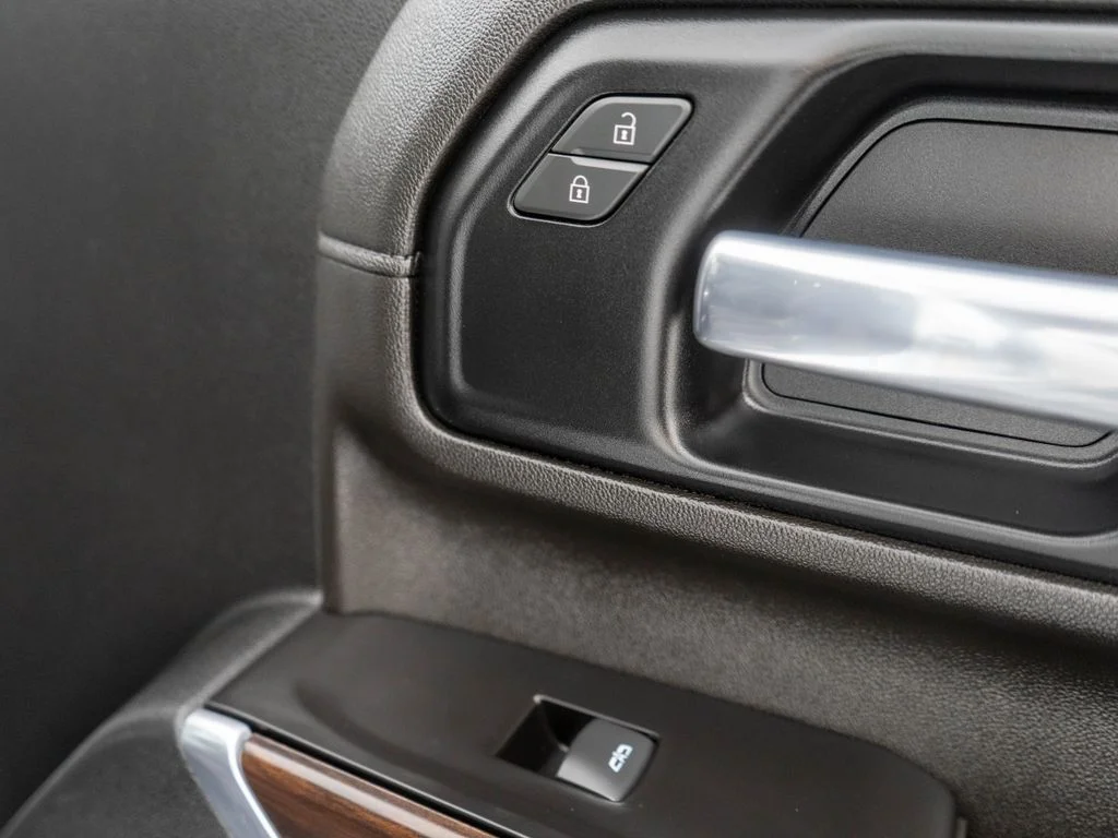 Used 2020 White GMC SLT image 9