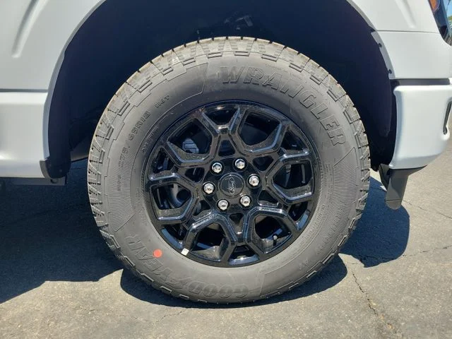 New 2026 Oxford White Ford XLT image 6