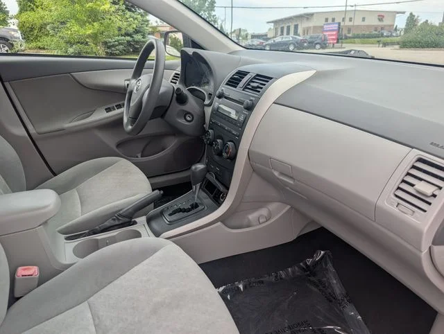 Used 2009 Red Toyota  image 22
