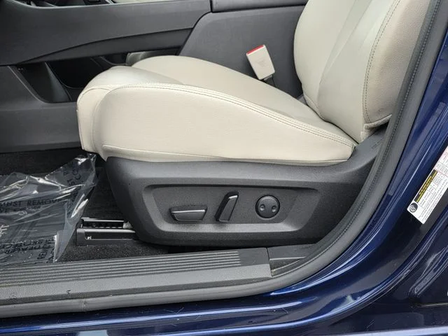 Certified Used 2024 Blu Blk Roof Nissan SL image 13