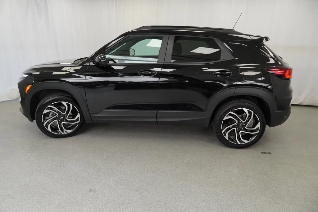 New 2026 Mosaic Black Metallic Chevrolet RS image 38
