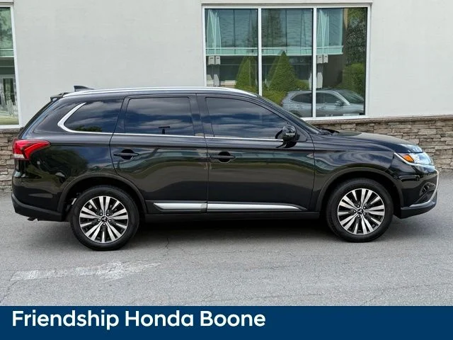 Used 2020 Black Mitsubishi SEL image 5