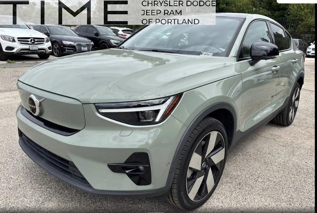 Used 2023 Green Volvo Ultimate image 1