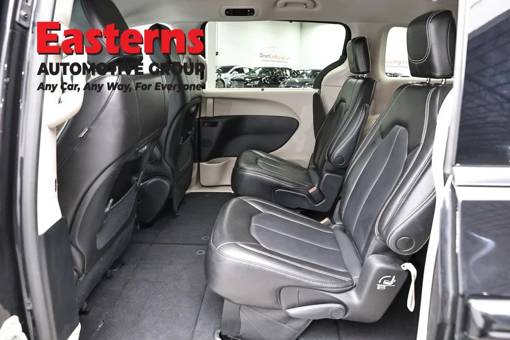 Used 2023 Black Chrysler Touring L image 22
