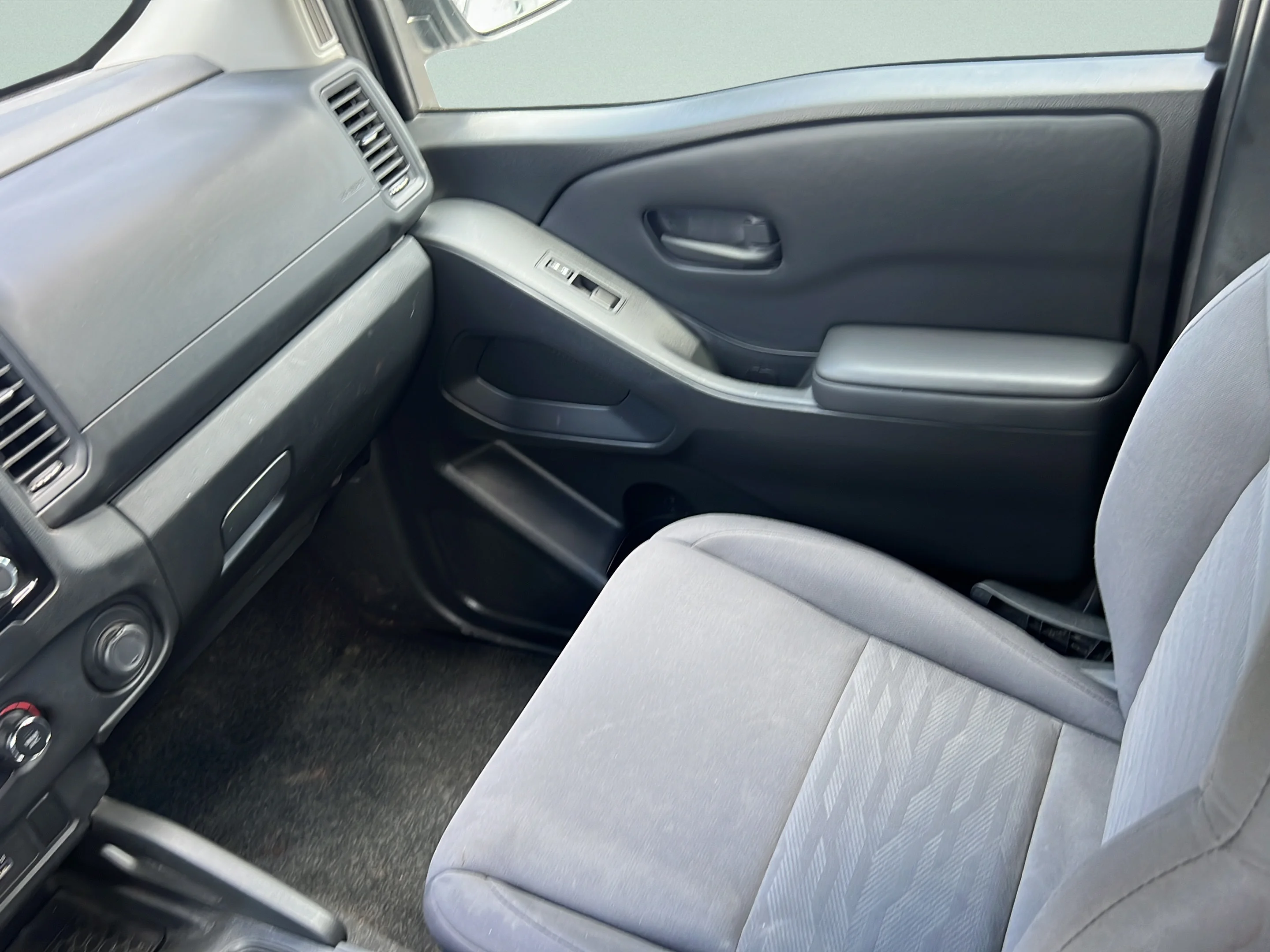 Used 2023 Glacier White Nissan S image 13