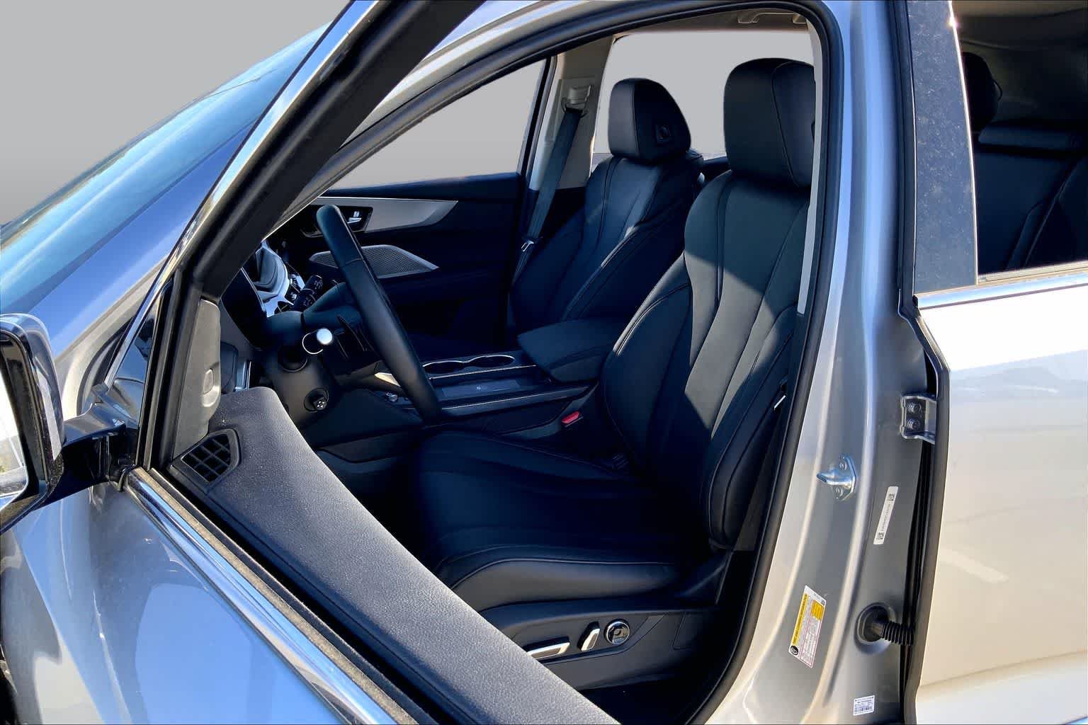 Used 2026 Solar Silver Metallic Acura  image 8