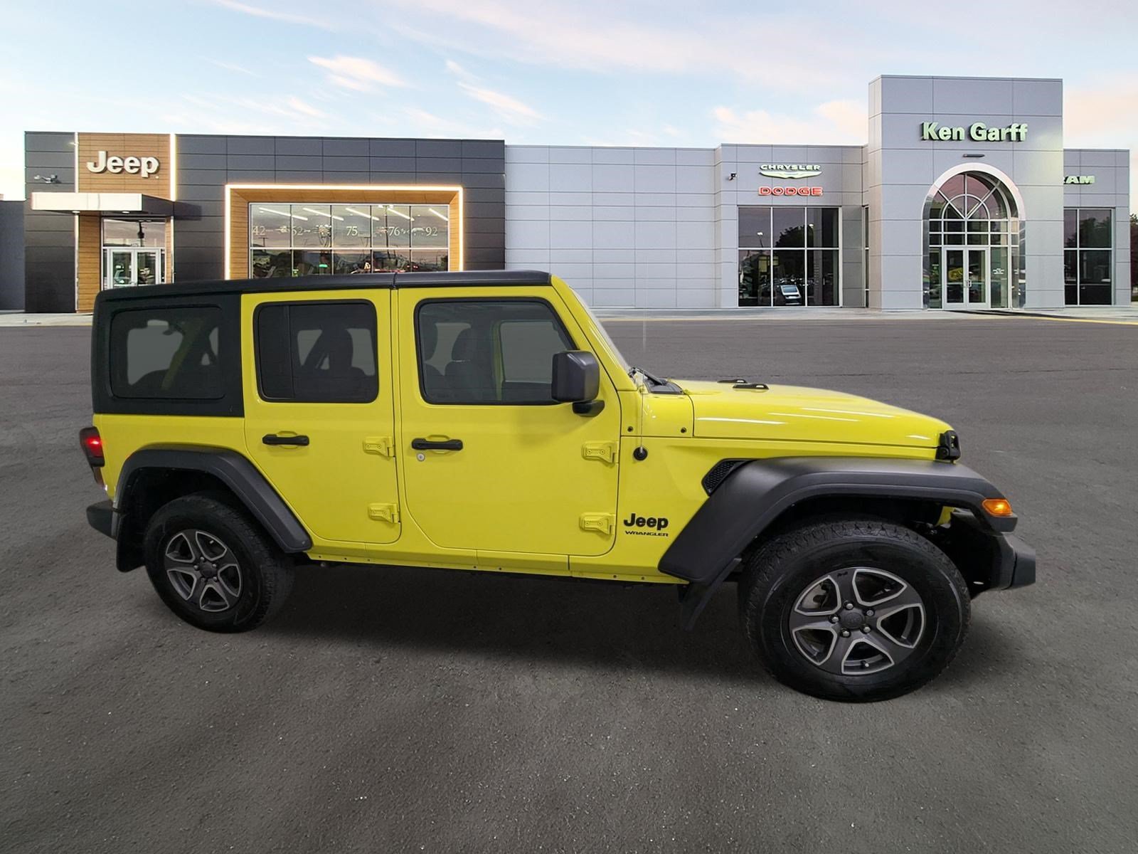 Used 2023 High Velocity Clearcoat Jeep Sport S image 3