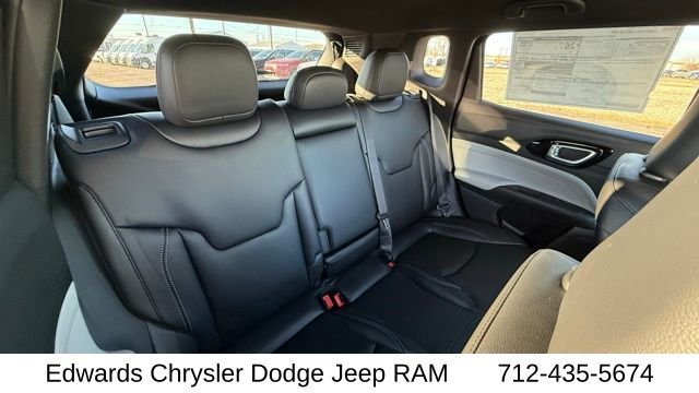 New 2026 Diamond Black Crystal Pearlcoat Jeep Limited image 38