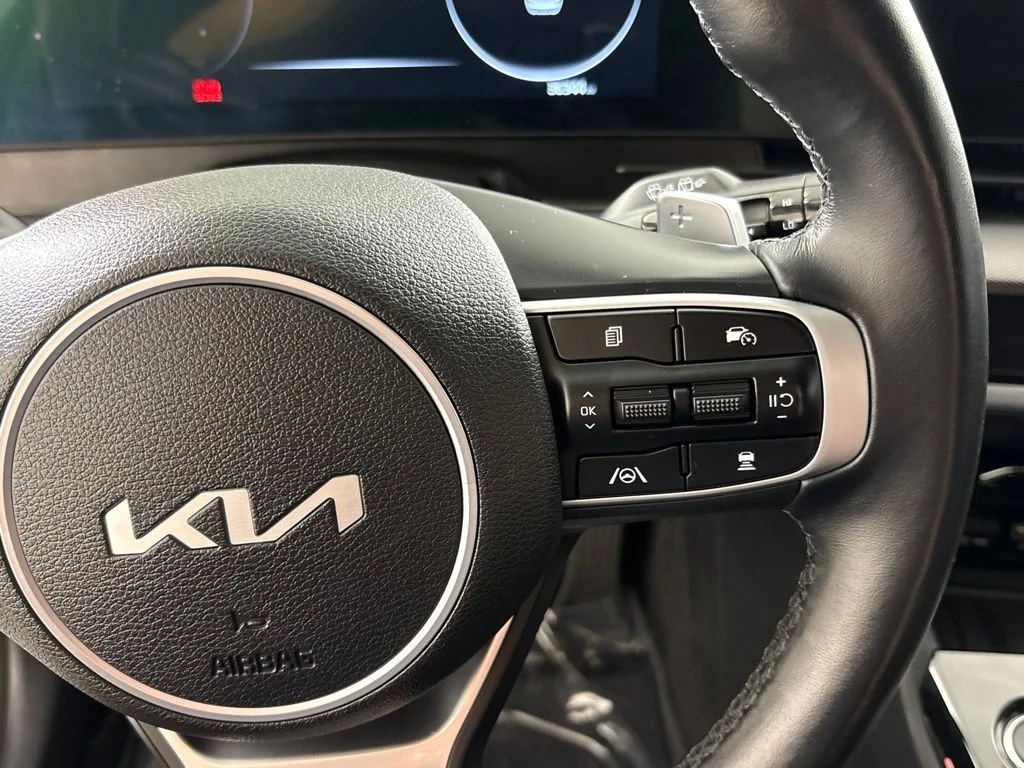 Used 2025 Shadow Kia SX-Prestige image 31
