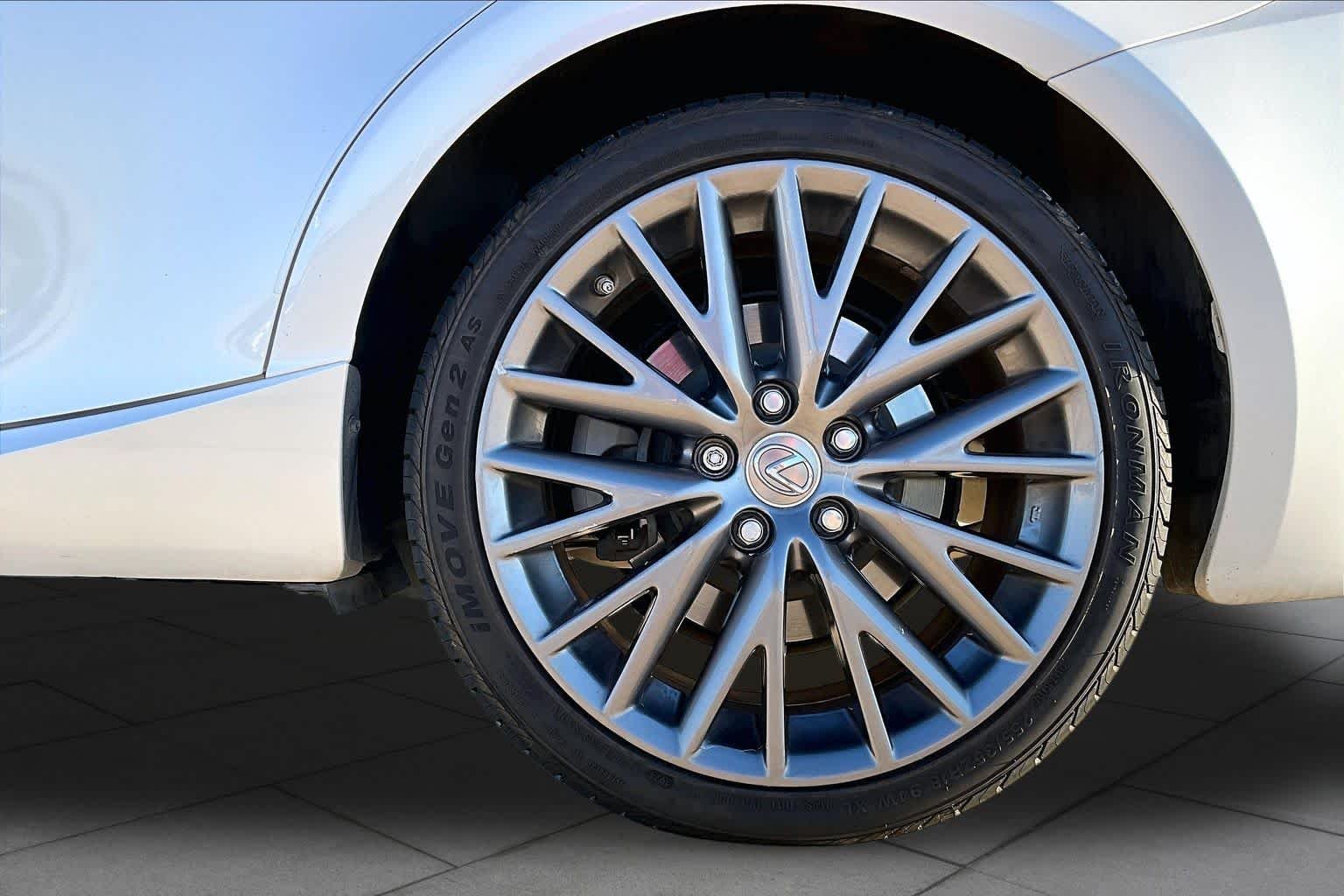 Used 2017 Eminent White Pearl Lexus  image 10