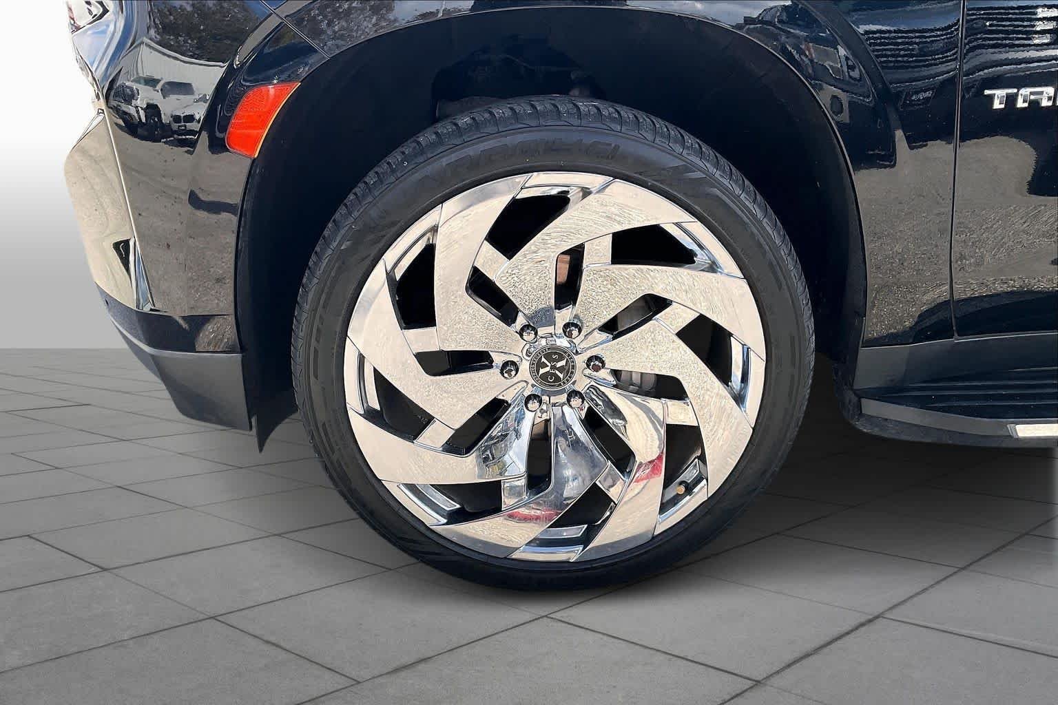 Used 2022 Black Chevrolet High Country image 9