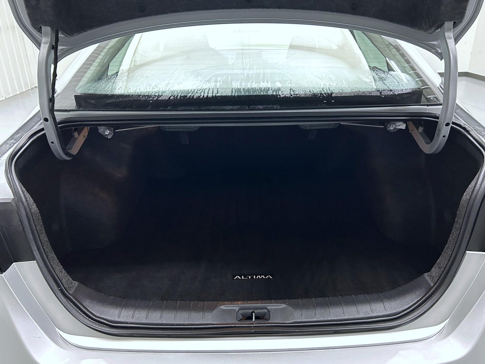 Used 2025 Silver Nissan 2.5 SV image 21