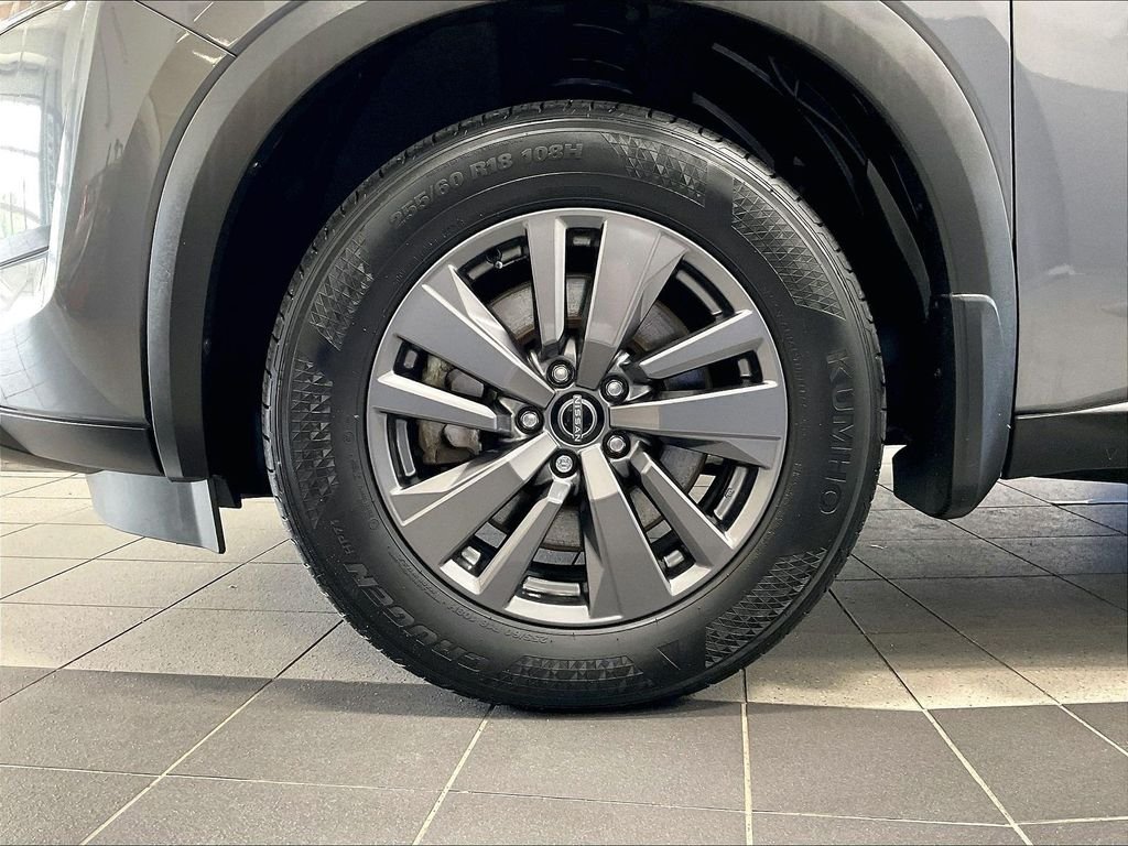 Used 2023 Gray Nissan SV image 7