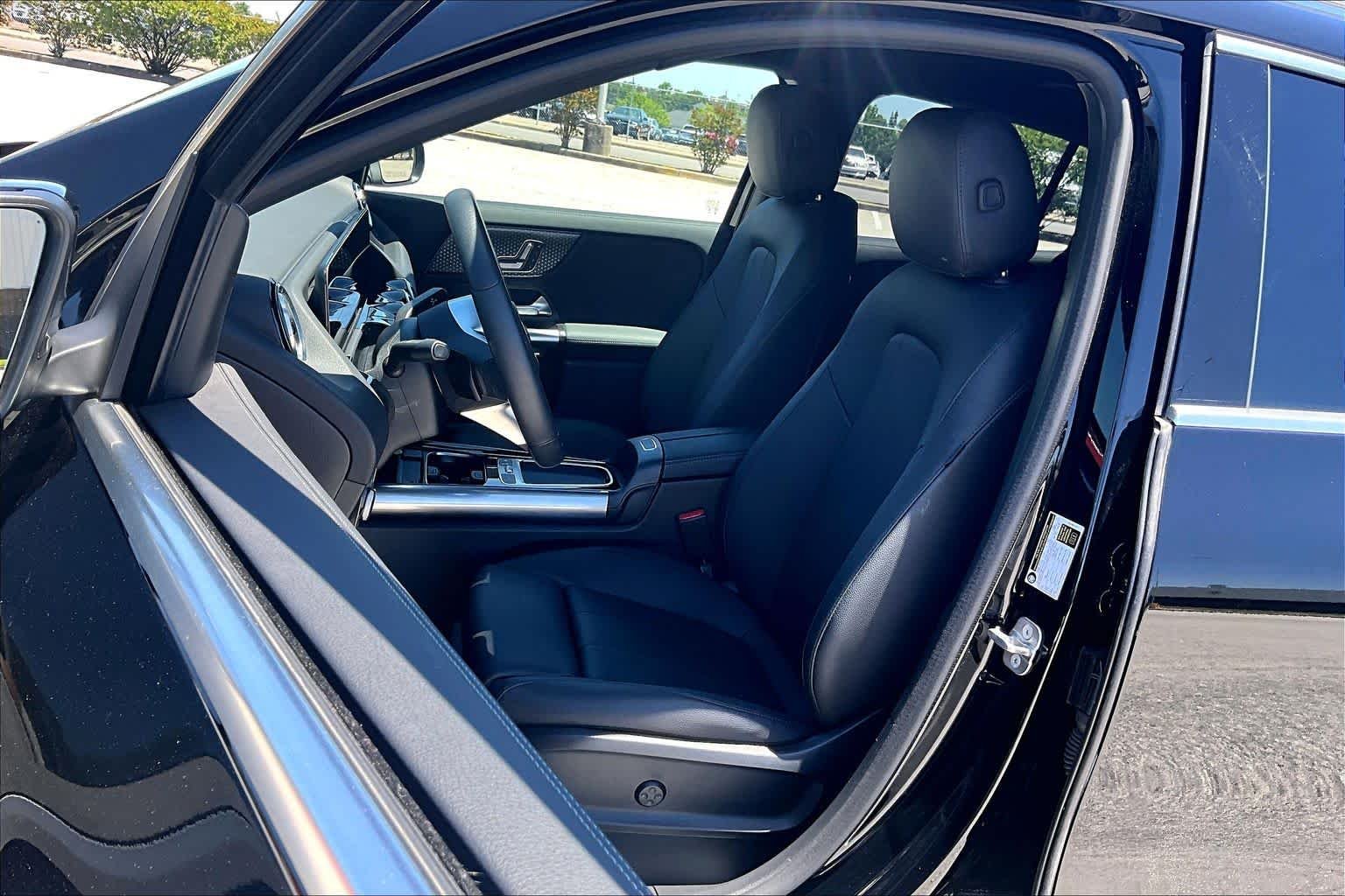 Used 2025 Night Black Mercedes-Benz GLA 250 image 8