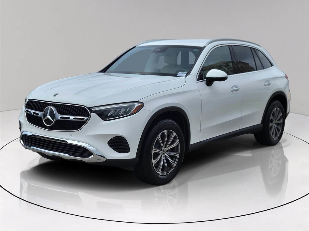 Certified Used 2023 White Mercedes-Benz GLC 300 image 3
