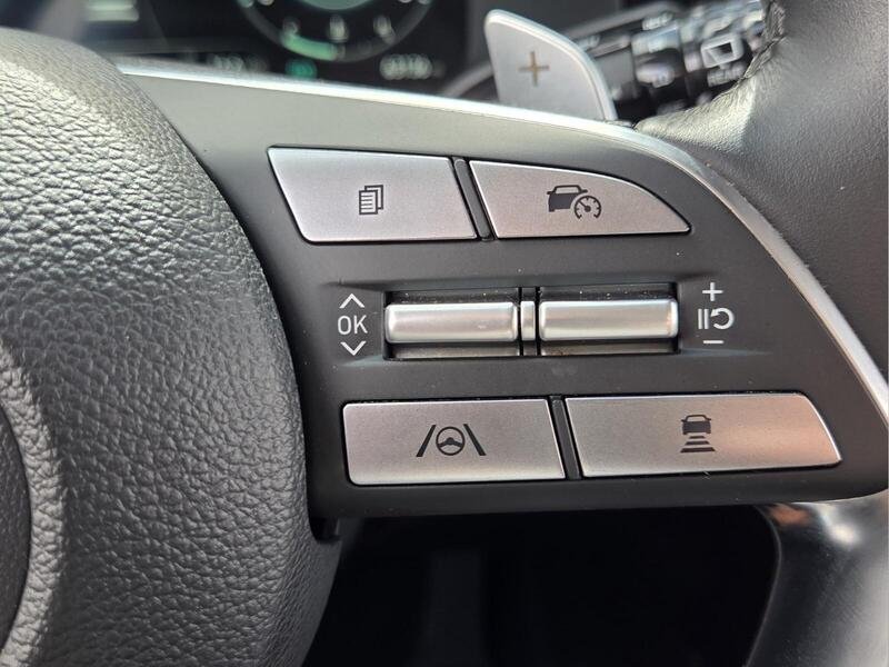 Used 2023 White HYUNDAI SEL FWD image 30