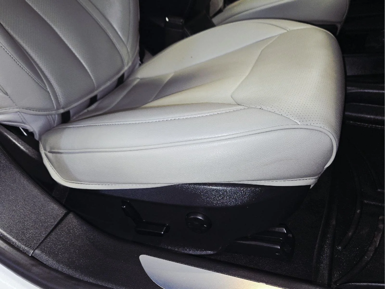 Used 2015 White Tesla P85D image 68