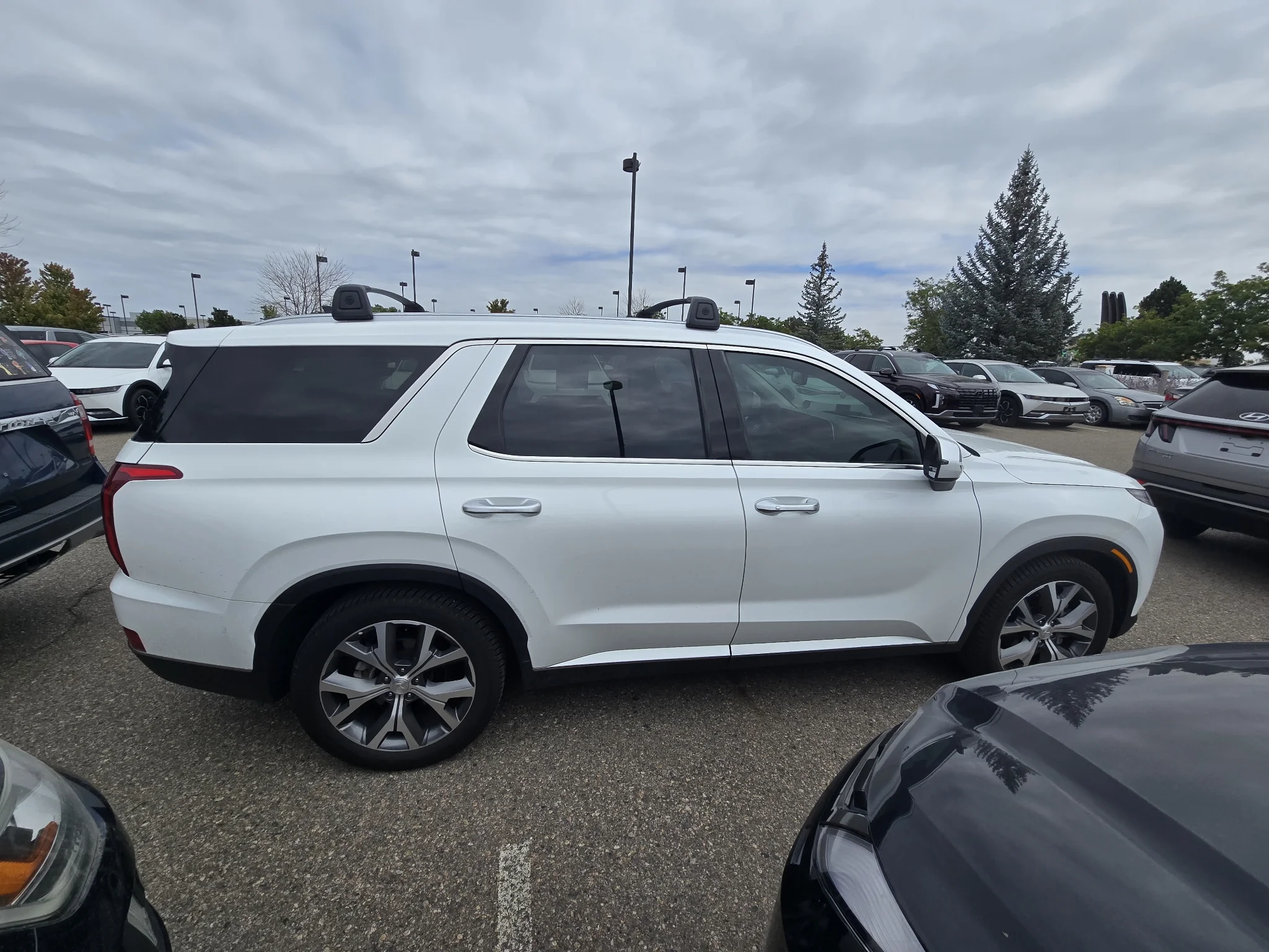 Used 2022 Hyper White Hyundai SEL image 7