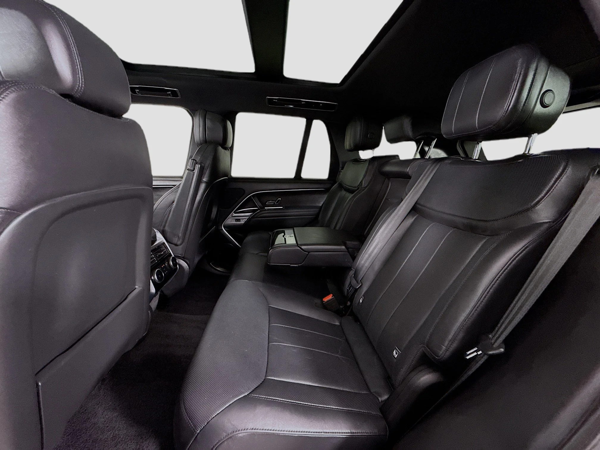 Used 2023 Gray Land Rover SE image 27