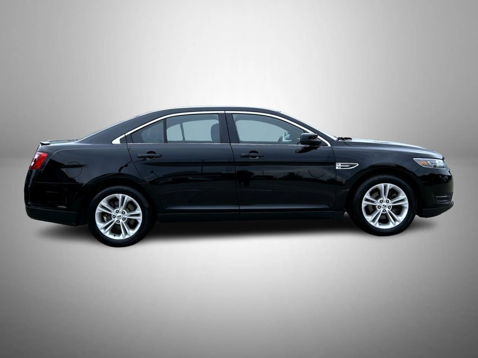 Used 2016 Black Ford SEL image 4
