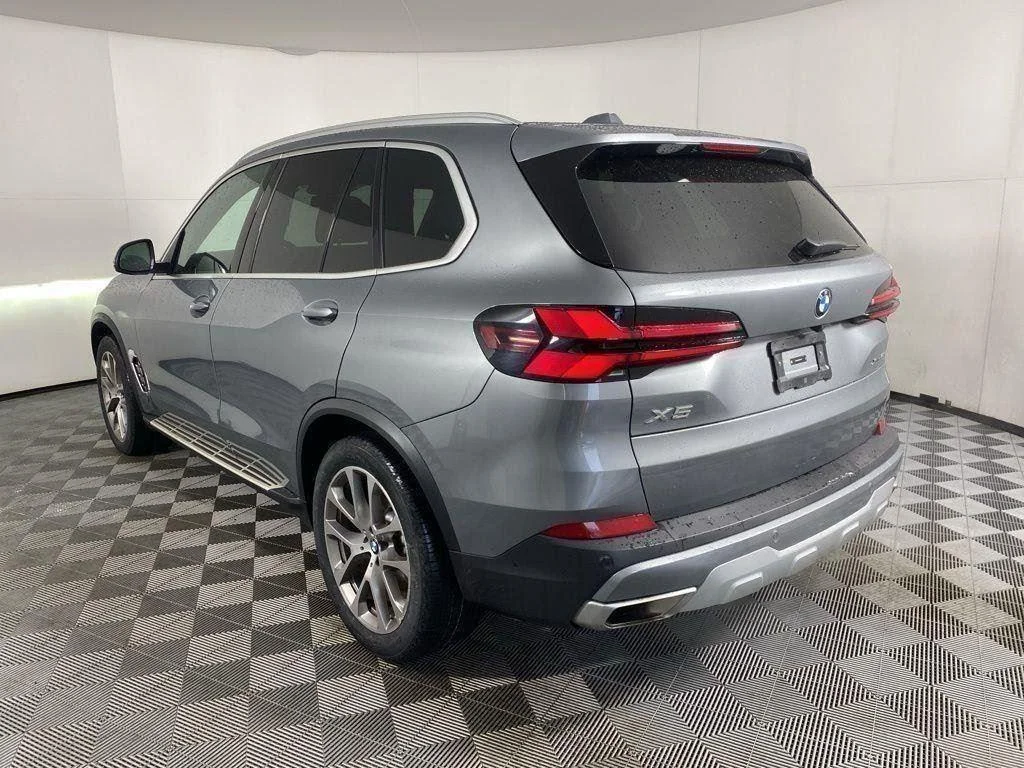 Used 2024 Gray Metallic BMW xDrive40i image 6