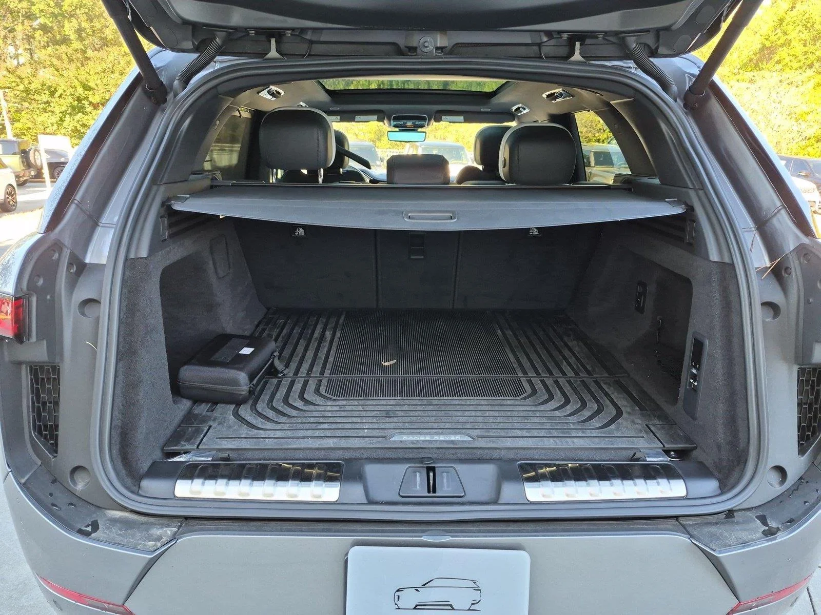 Used 2025 Eiger Grey Metallic Land Rover Dynamic SE image 29