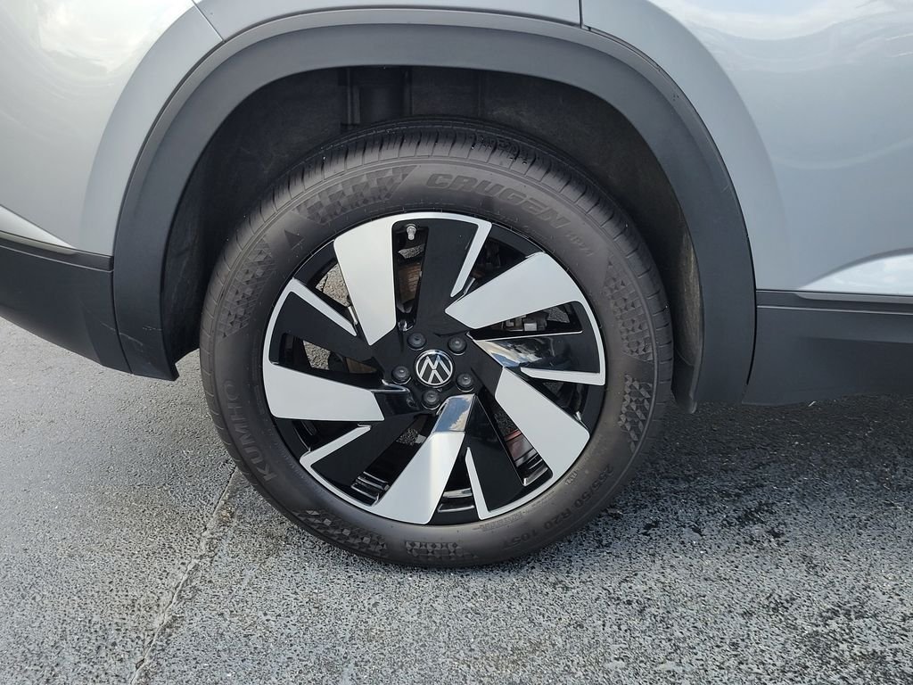 Certified Used 2026  Volkswagen SE w/Technology image 5