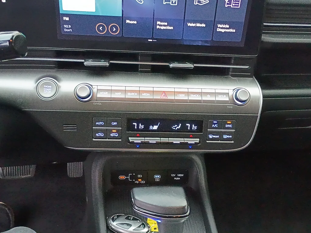 Used 2025 Atlas White Hyundai SEL image 21