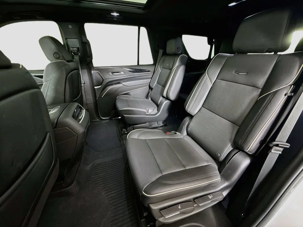 Used 2023 Crystal White Tricoat Cadillac Sport image 25