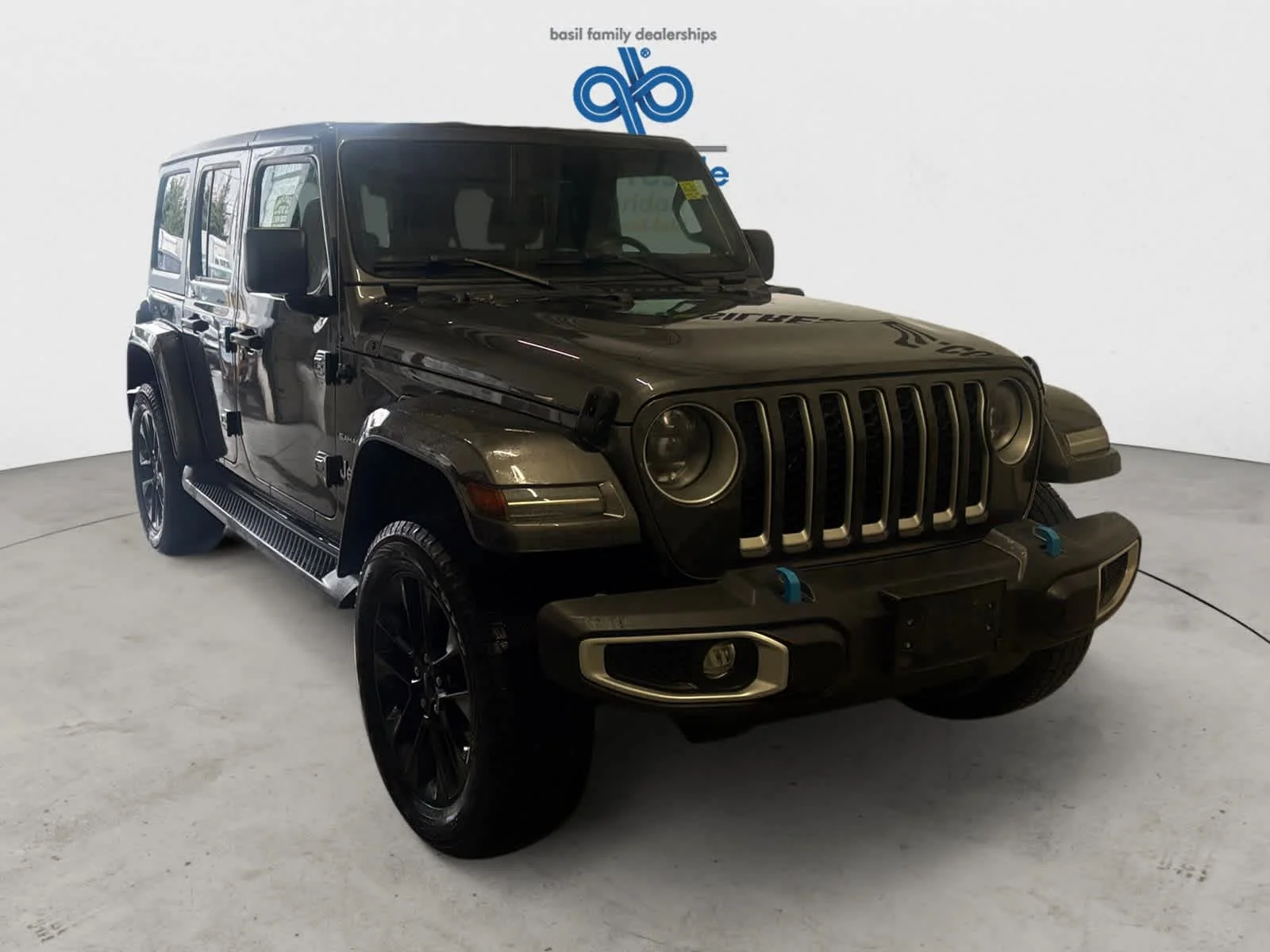 Used 2023 Granite Crystal Metallic Clearcoat Jeep Sahara image 24