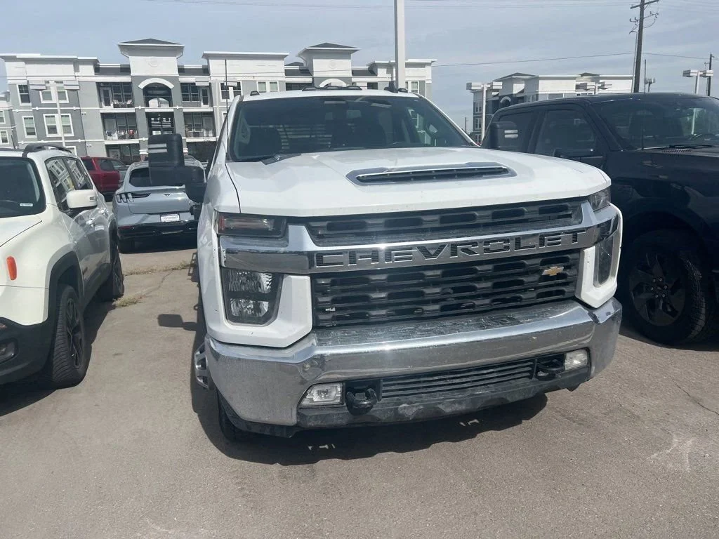 Used 2022 Summit White Chevrolet LT image 8